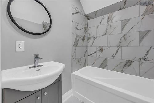 55 Douglas Avenue, Hamilton, ON - Indoor Photo Showing Bathroom