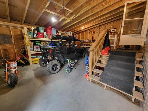 424 Bickford Drive, Elkford, BC - Indoor Photo Showing Garage