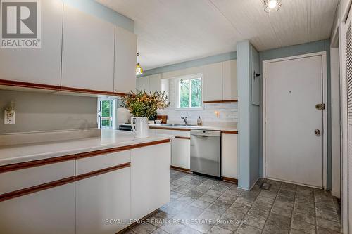 4 Ashley Court, Georgina (Sutton & Jackson'S Point), ON - Indoor Photo Showing Kitchen