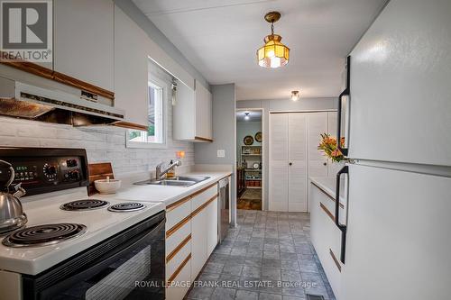 4 Ashley Court, Georgina (Sutton & Jackson'S Point), ON - Indoor Photo Showing Kitchen With Double Sink