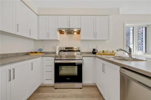 13 Roxanne Drive|Unit #121, Hamilton, ON - Indoor Photo Showing Kitchen With Double Sink