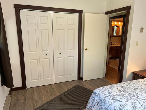 1630 Carol Street, Kaslo, BC - Indoor Photo Showing Bedroom