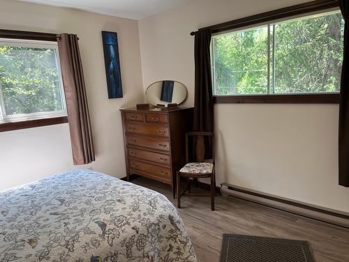 1630 Carol Street, Kaslo, BC - Indoor Photo Showing Bedroom