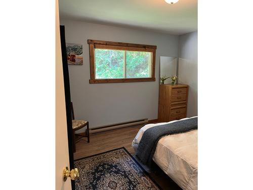 1630 Carol Street, Kaslo, BC - Indoor Photo Showing Bedroom