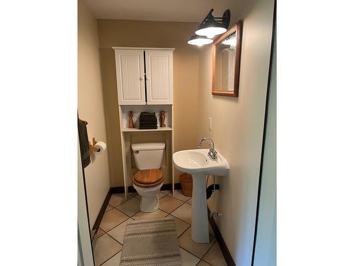 1630 Carol Street, Kaslo, BC - Indoor Photo Showing Bathroom