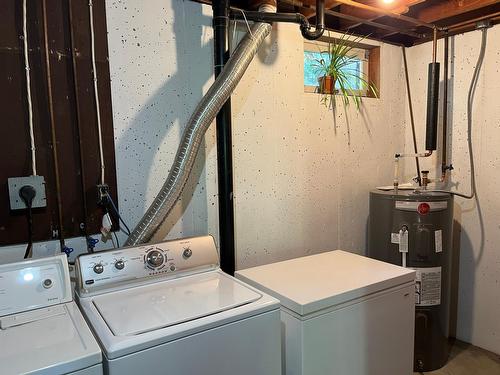 1630 Carol Street, Kaslo, BC - Indoor Photo Showing Laundry Room