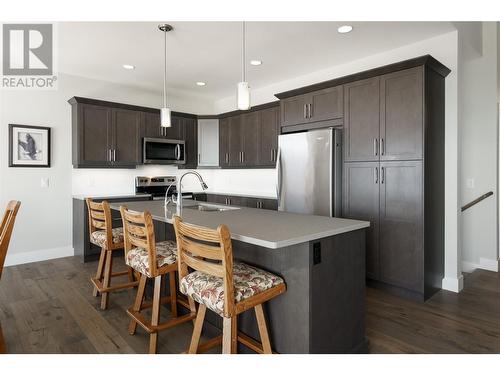 1525 Tower Ranch Drive, Kelowna, BC - Indoor Photo Showing Kitchen With Upgraded Kitchen