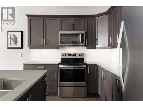 1525 Tower Ranch Drive, Kelowna, BC - Indoor Photo Showing Kitchen