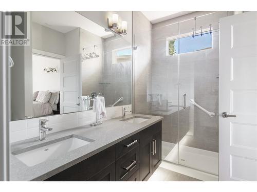 1525 Tower Ranch Drive, Kelowna, BC - Indoor Photo Showing Bathroom