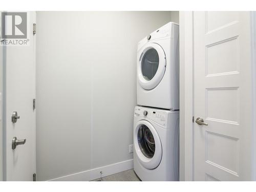 1525 Tower Ranch Drive, Kelowna, BC - Indoor Photo Showing Laundry Room