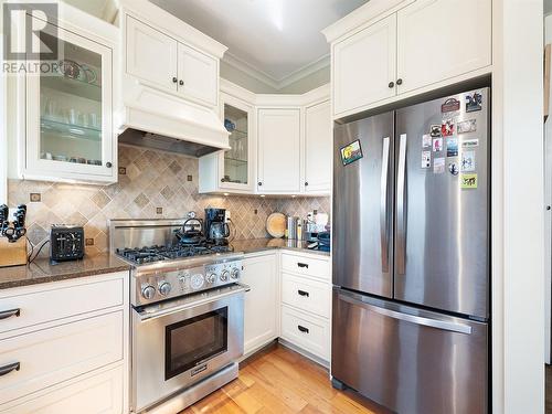 996 Galiano Road, Vernon, BC - Indoor Photo Showing Kitchen