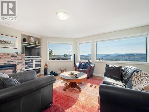 996 Galiano Road, Vernon, BC - Indoor Photo Showing Living Room With Fireplace