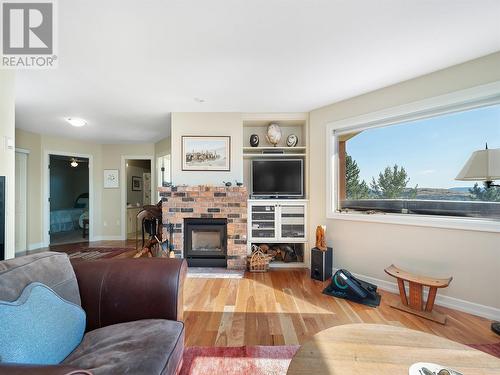 996 Galiano Road, Vernon, BC - Indoor Photo Showing Living Room With Fireplace