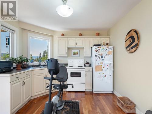 996 Galiano Road, Vernon, BC - Indoor Photo Showing Kitchen