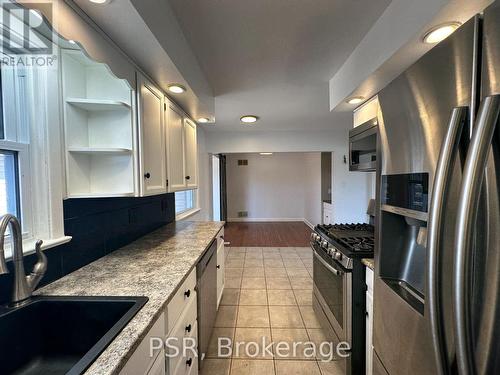 245 Dawn Drive, London, ON - Indoor Photo Showing Kitchen With Upgraded Kitchen