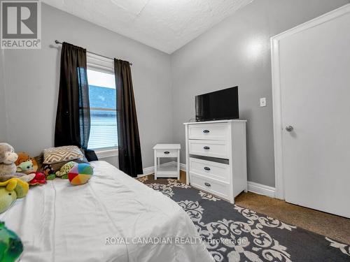 1083 Cannon Street E, Hamilton (Crown Point), ON - Indoor Photo Showing Bedroom