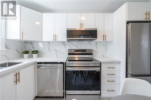 56 Cambridge Avenue, Hamilton (Crown Point), ON - Indoor Photo Showing Kitchen