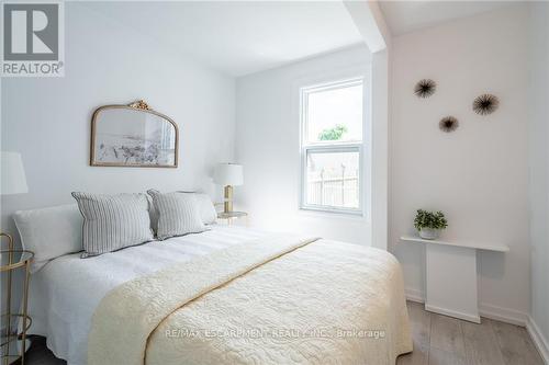 56 Cambridge Avenue, Hamilton, ON - Indoor Photo Showing Bedroom