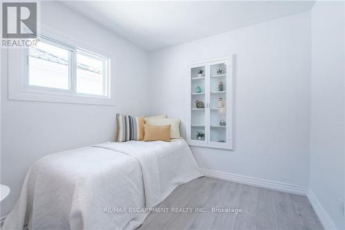 56 Cambridge Avenue, Hamilton (Crown Point), ON - Indoor Photo Showing Bedroom