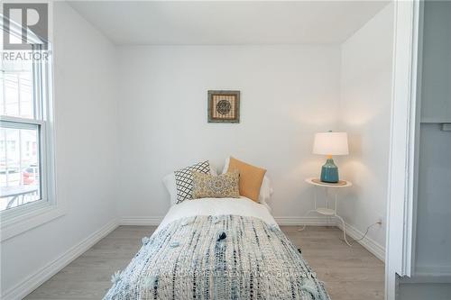 56 Cambridge Avenue, Hamilton, ON - Indoor Photo Showing Bedroom