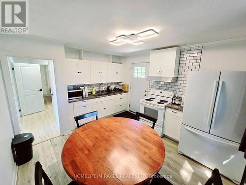 24 Fairview Court, London, ON - Indoor Photo Showing Kitchen