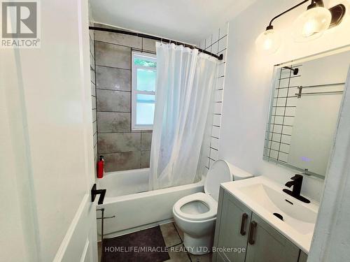 24 Fairview Court, London, ON - Indoor Photo Showing Bathroom