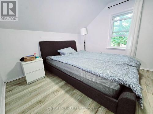 24 Fairview Court, London, ON - Indoor Photo Showing Bedroom