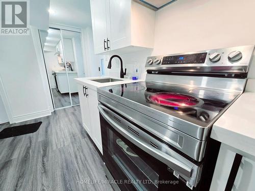 24 Fairview Court, London, ON - Indoor Photo Showing Kitchen