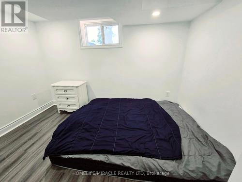 24 Fairview Court, London, ON - Indoor Photo Showing Bedroom