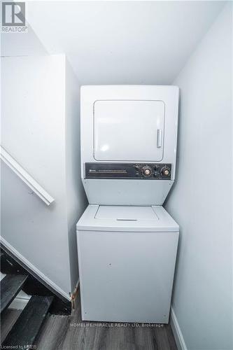 24 Fairview Court, London, ON - Indoor Photo Showing Laundry Room