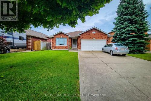 31 Foxmeadow Drive, Hamilton (Stoney Creek), ON - Outdoor With Facade