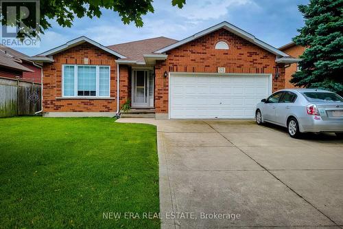 31 Foxmeadow Drive, Hamilton (Stoney Creek), ON - Outdoor With Facade