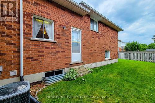 31 Foxmeadow Drive, Hamilton (Stoney Creek), ON - Outdoor With Exterior