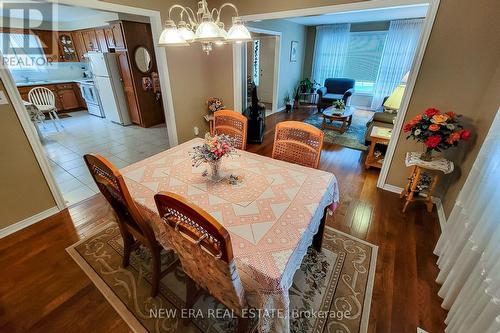 31 Foxmeadow Drive, Hamilton (Stoney Creek), ON - Indoor Photo Showing Dining Room