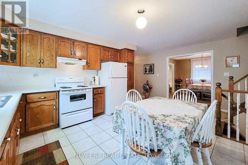 31 Foxmeadow Drive, Hamilton (Stoney Creek), ON - Indoor Photo Showing Kitchen