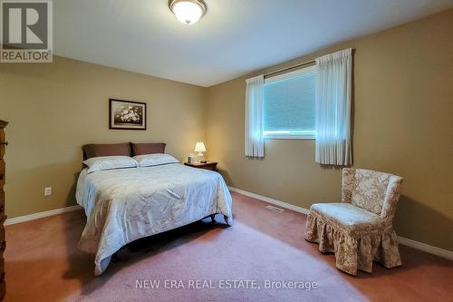 31 Foxmeadow Drive, Hamilton (Stoney Creek), ON - Indoor Photo Showing Bedroom