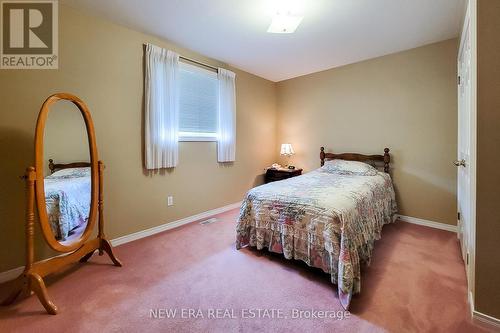 31 Foxmeadow Drive, Hamilton (Stoney Creek), ON - Indoor Photo Showing Bedroom