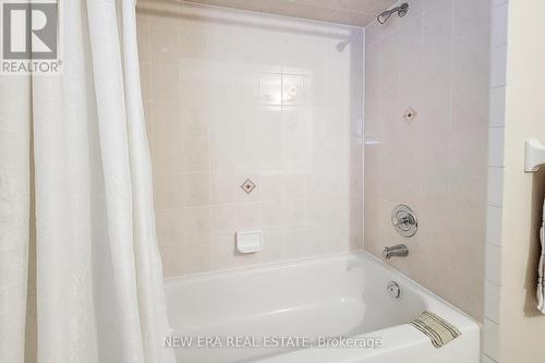 31 Foxmeadow Drive, Hamilton (Stoney Creek), ON - Indoor Photo Showing Bathroom