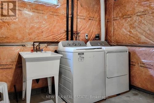 31 Foxmeadow Drive, Hamilton (Stoney Creek), ON - Indoor Photo Showing Laundry Room