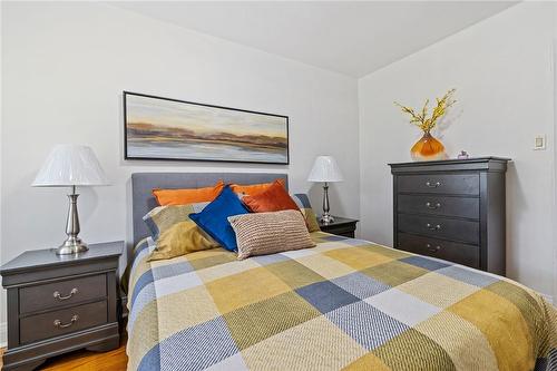 24 Thorndale Street N, Hamilton, ON - Indoor Photo Showing Bedroom