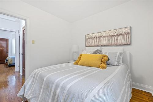 24 Thorndale Street N, Hamilton, ON - Indoor Photo Showing Bedroom