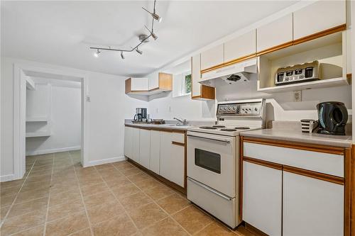 24 Thorndale Street N, Hamilton, ON - Indoor Photo Showing Kitchen