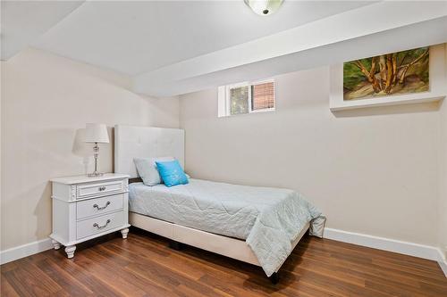 24 Thorndale Street N, Hamilton, ON - Indoor Photo Showing Bedroom