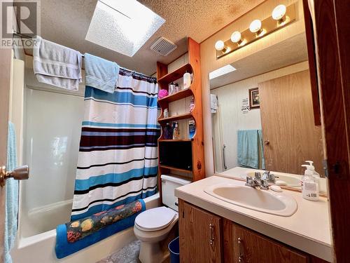 4996 Lily Pad Lake Road, 100 Mile House, BC - Indoor Photo Showing Bathroom