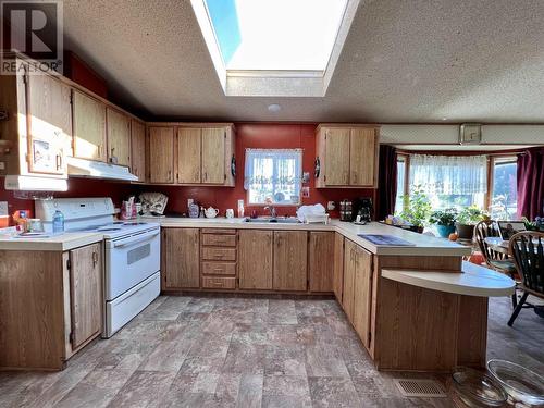 4996 Lily Pad Lake Road, 100 Mile House, BC - Indoor Photo Showing Kitchen