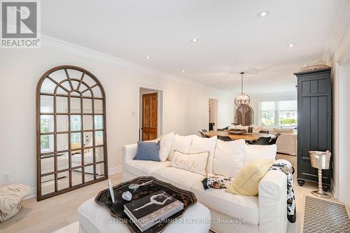 38 John Street S, Mississauga, ON - Indoor Photo Showing Living Room