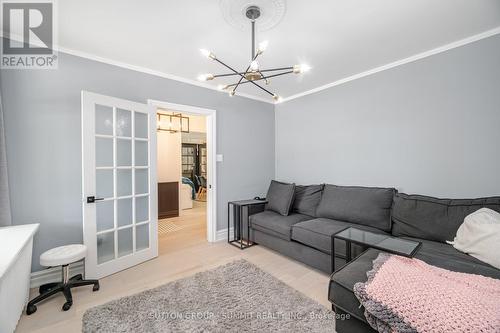 38 John Street S, Mississauga, ON - Indoor Photo Showing Living Room