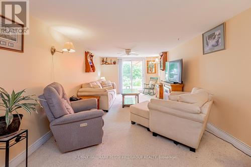 17A Cundles Road E, Barrie (Cundles East), ON - Indoor Photo Showing Living Room