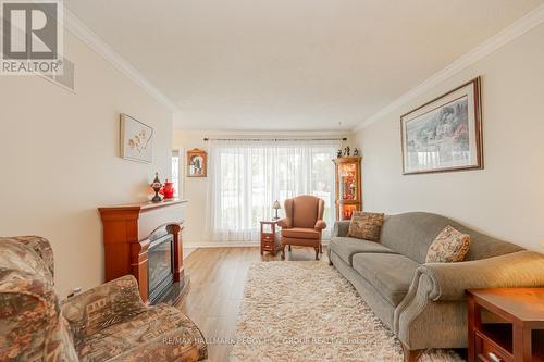 17A Cundles Road E, Barrie (Cundles East), ON - Indoor Photo Showing Living Room