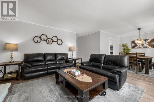 31 Trenholme Crescent, Hamilton (Trenholme), ON - Indoor Photo Showing Living Room